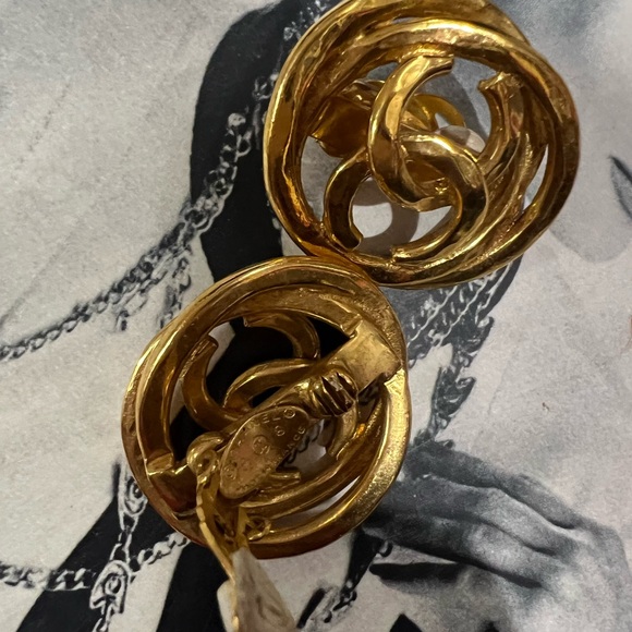 Chanel earrings - Picture 3 of 3